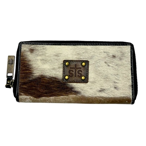 STS Ranchwear Cowhide Zipper Wallet - Picture 1 of 6